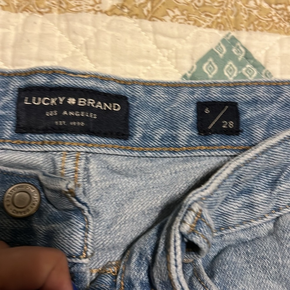 Lucky Brand women’s Jean shorts - Picture 3 of 4